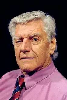 David Prowse como: Monster