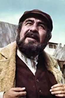 Shmuel Rodensky como: Rebbe Pinchas