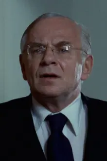 Rudolf Schündler como: Dr.Roedel