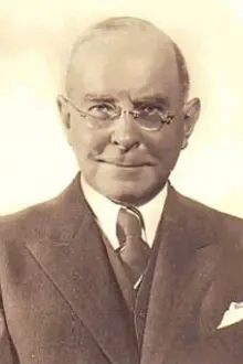 Wilhelm Bendow como: Dr. Cajetan