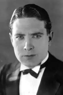 Lloyd Hughes como: Franz Pless