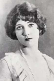 Julanne Johnston como: Mme. Haldane