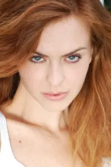 Eliza Swenson como: Freyja