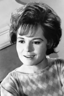 Gloria Castillo como: Joan Hayden