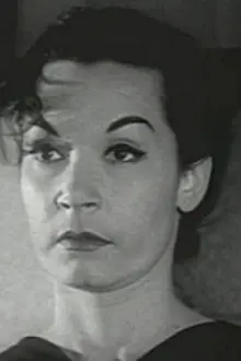 Katherine Victor como: Mrs. Roger Vernon