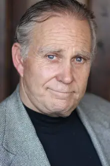 G. Larry Butler como: Old Man