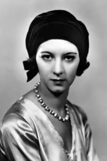 Norah Baring como: Esther Goldscheider