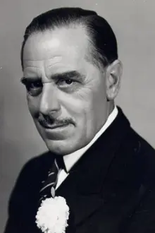 Walter Kingsford como: Col. Duncannon