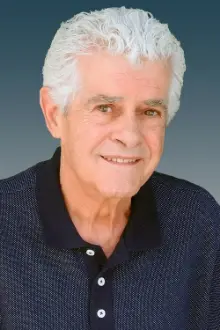 Guillermo Montesinos como: Padre Escudero