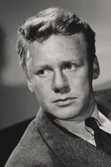 Van Johnson como: John Alden