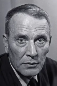 Carl Lange como: Hauptmann Krusenberg
