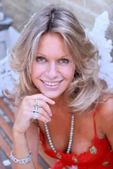 Suzanna Leigh como: Vicki Robbins