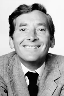 Kenneth Williams como: Percival Snooper