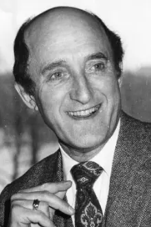 Ron Moody como: Ippolit Vorobyaninov