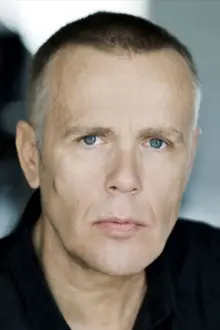 Morten Suurballe como: Falken