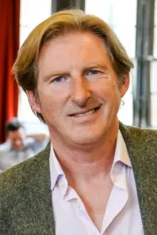 Adrian Dunbar como: Adrian