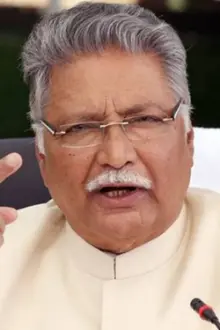 Vikram Gokhale como: Chief Minister