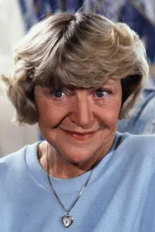 Dora Bryan como: Mrs. Golding