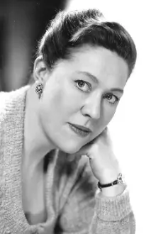 Peggy Mount como: Flora Ransom