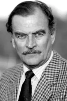 Moray Watson como: Lord Collingford