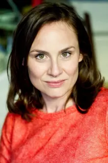 Daniela Holtz como: Tina Schaffner