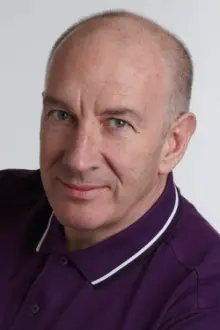 Simon Day como: Brian Pern