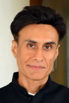 Arif Zakaria como: Dr. Varun Shetty