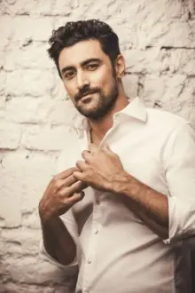 Kunal Kapoor como: Aslam Khan