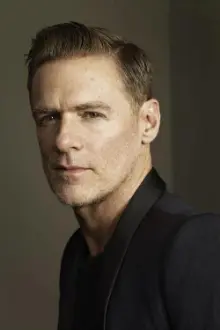 Bryan Adams como: Self - Guest appearance