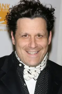 Isaac Mizrahi como: Self - Co-Host