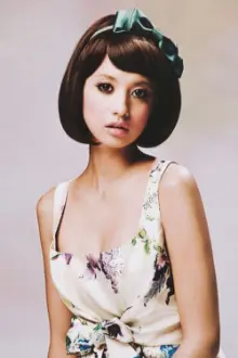 Hinano Yoshikawa como: Yumi