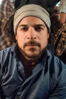 Cory Bowles como: Trey