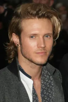 Dougie Poynter como: Alex