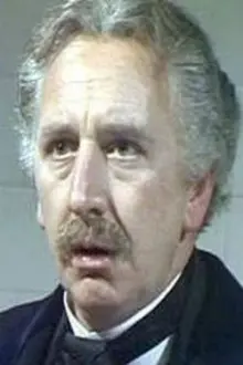 Trevor Baxter como: 