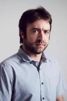 Derek Waters como: Derek