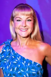 Sarah Hadland como: Tiniest Fluffiest Bunny (voice)