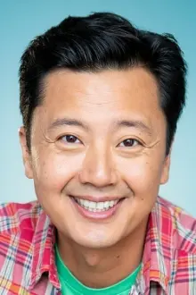 Paul Kim Jr. como: Wang