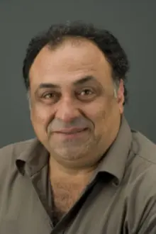 Hassan Brijany como: Mustafa