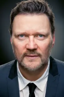 Ian Puleston-Davies como: King Thistle (voice)