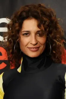Paulina Gálvez como: Elisa