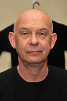 Doug Bradley como: Narrator