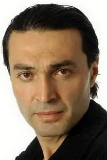 Samvel Muzhikyan como: 