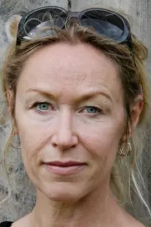 Trine Wiggen como: Helena Bjerke