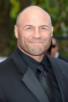 Randy Couture como: Agent Ray Bowie