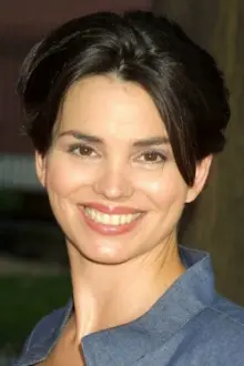 Karen Duffy como: Shay Stanley