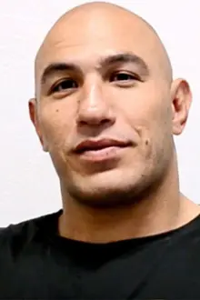 Brandon Vera como: Rico Yatco