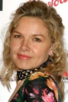 Justine Clarke como: Rosa