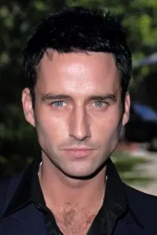 Glenn Quinn como: Cedric Grey