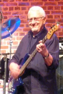 Jerry Scheff como: Self - Bass Guitar