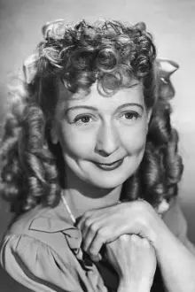 Esma Cannon como: 